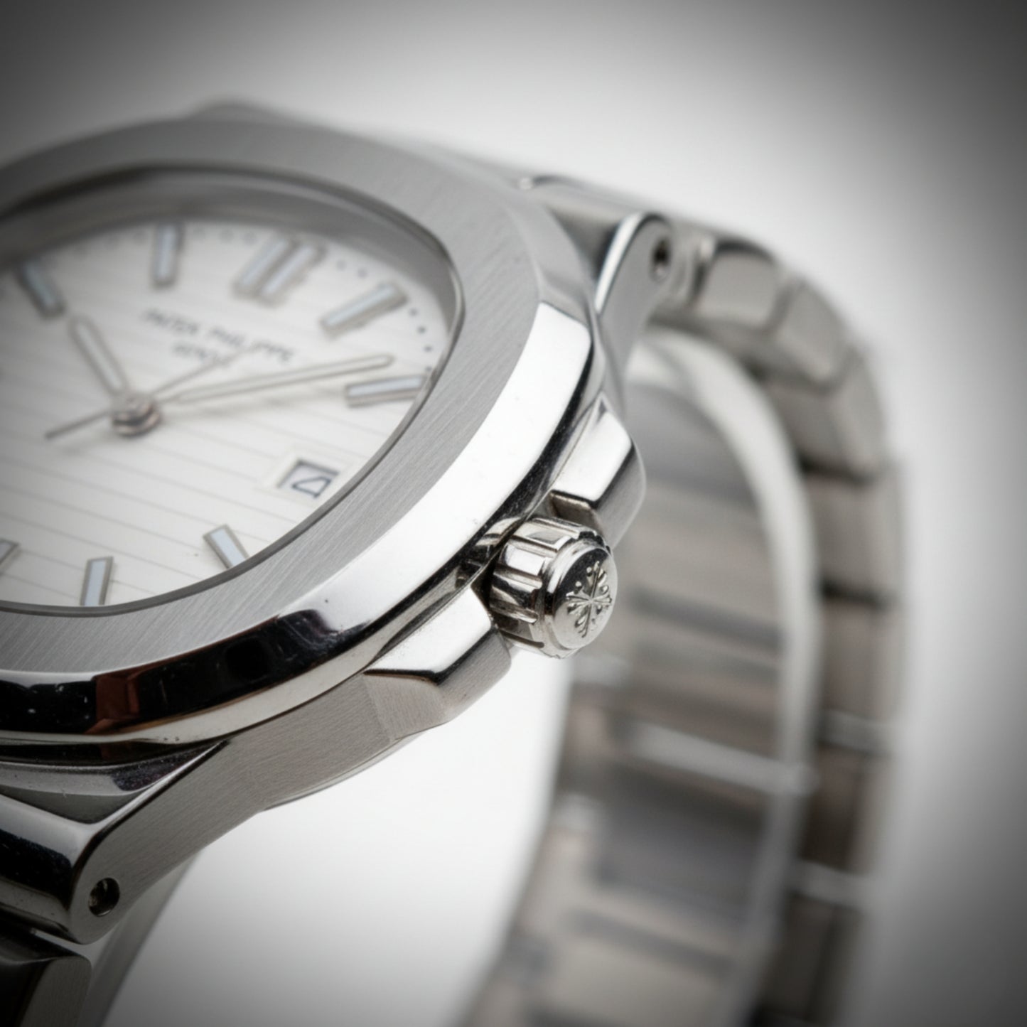 Nautilus Elite – White Dial Silver Edition